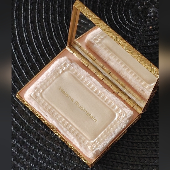 Pink Compact Powder - Picture 6 of 10